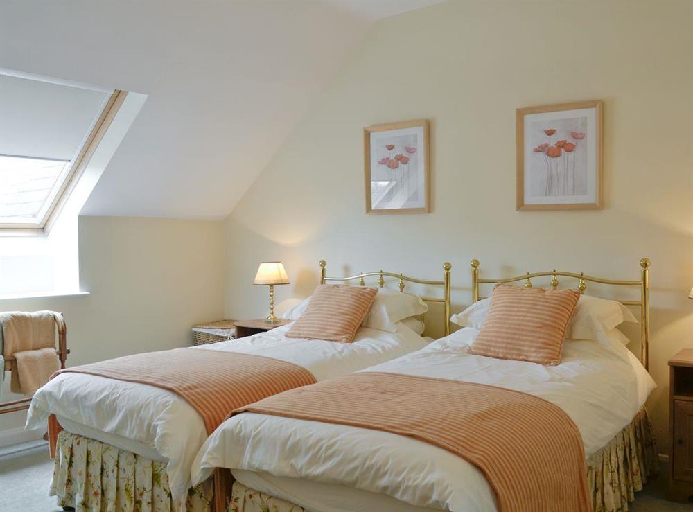 Relaxing twin bedroom at The Linhay in Chulmleigh, Devon