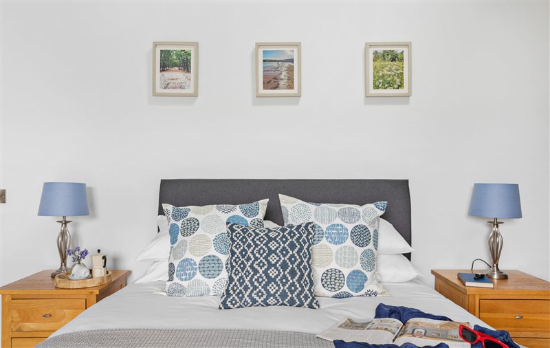 Bedroom (photo 2) at