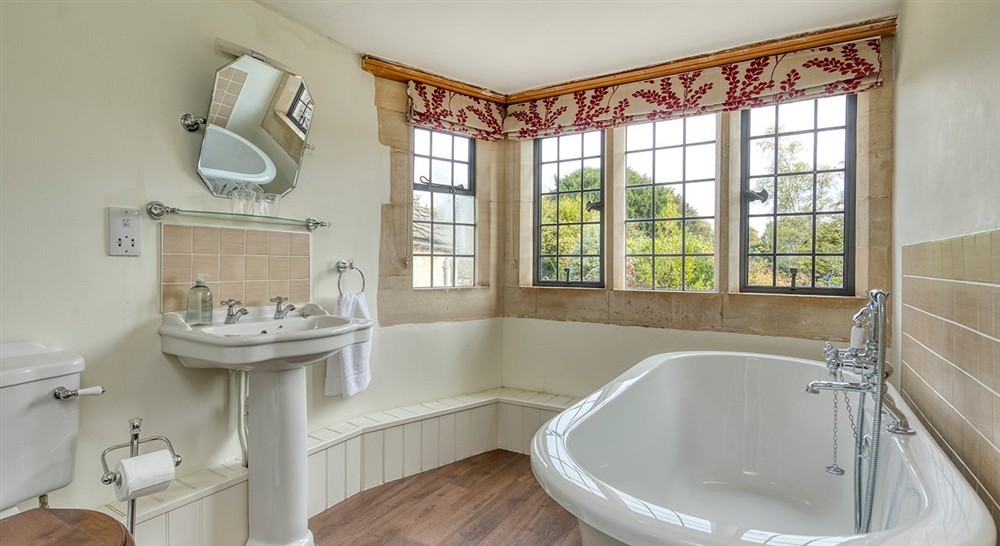 The bathroom at The Little Fleece in Stroud, Gloucestershire