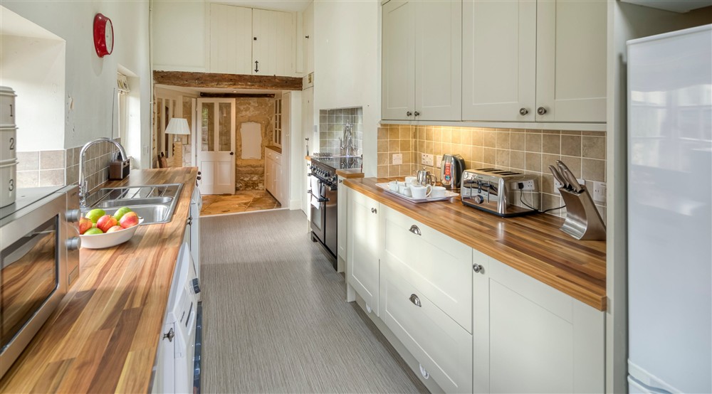 The kitchen (photo 2) at The Little Fleece in Stroud, Gloucestershire