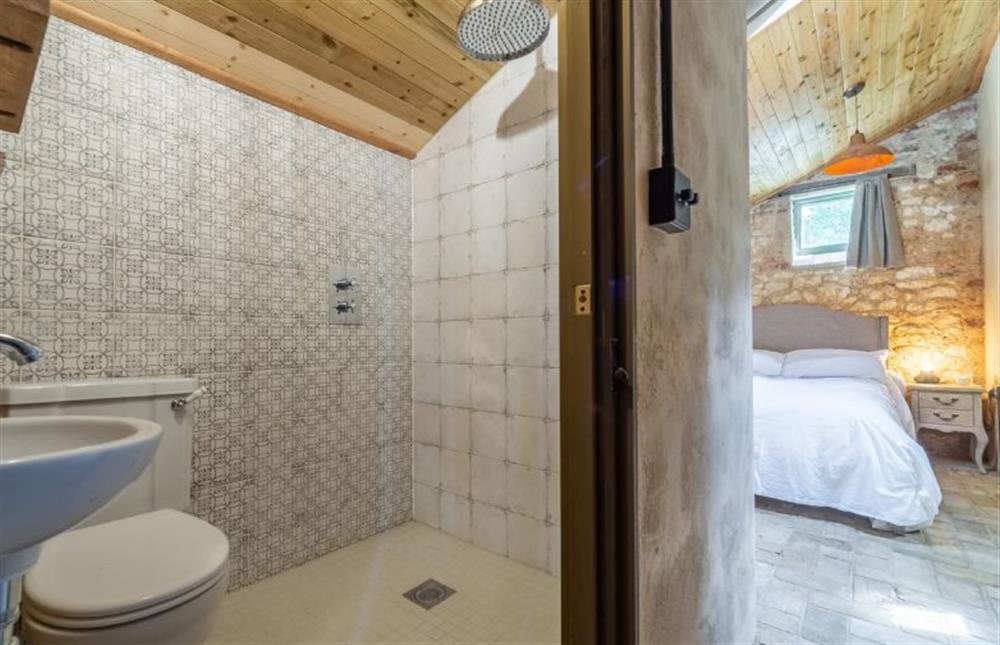 Ground floor: large shower room at The Little Potting Shed, Fring near Kings Lynn