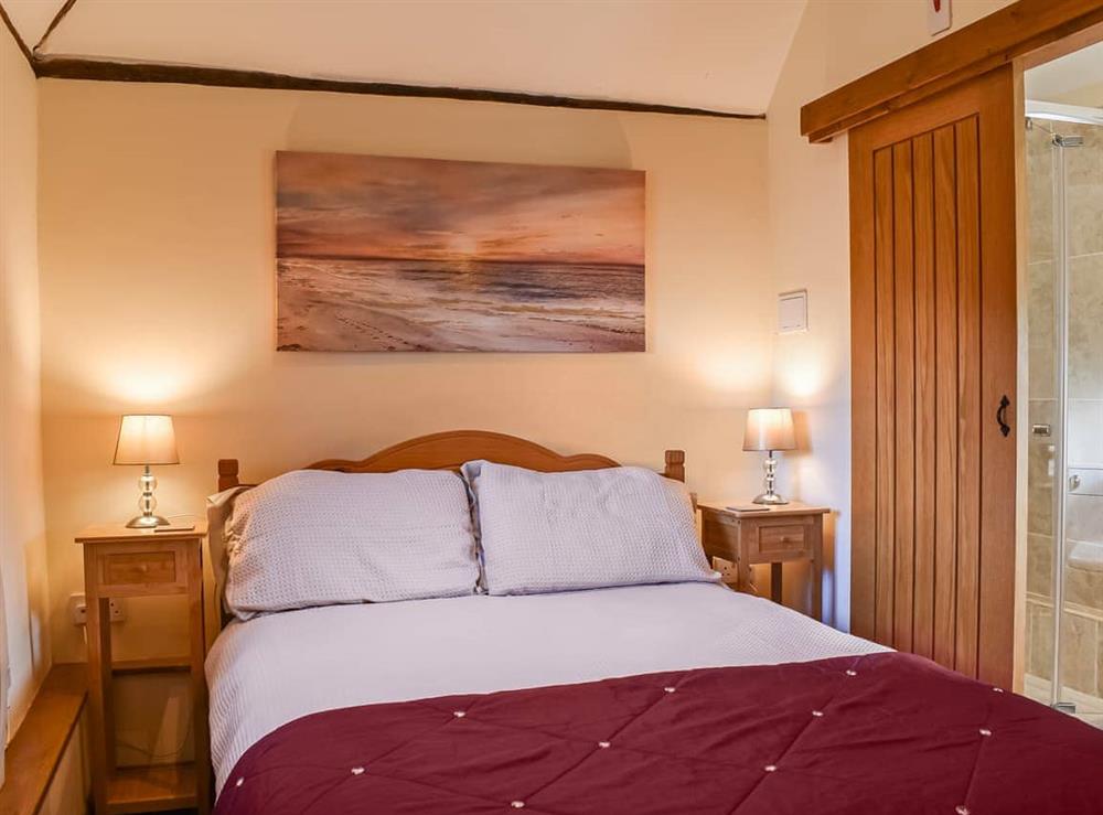 Double bedroom at The Little Quaint Cottage in Pett Bottom, near Canterbury, Lancashire