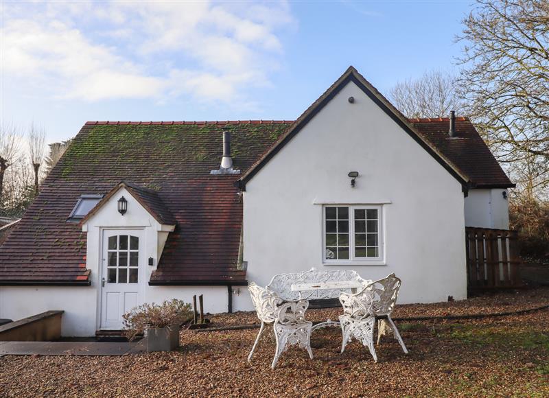 Enjoy the garden at The Little White Cottage, Milton-Under-Wychwood