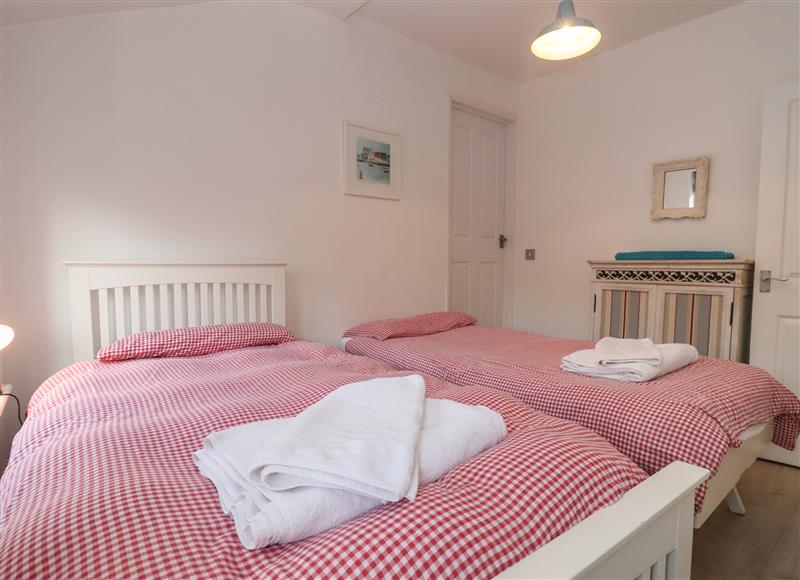 One of the 2 bedrooms at The Little White Cottage, Milton-Under-Wychwood