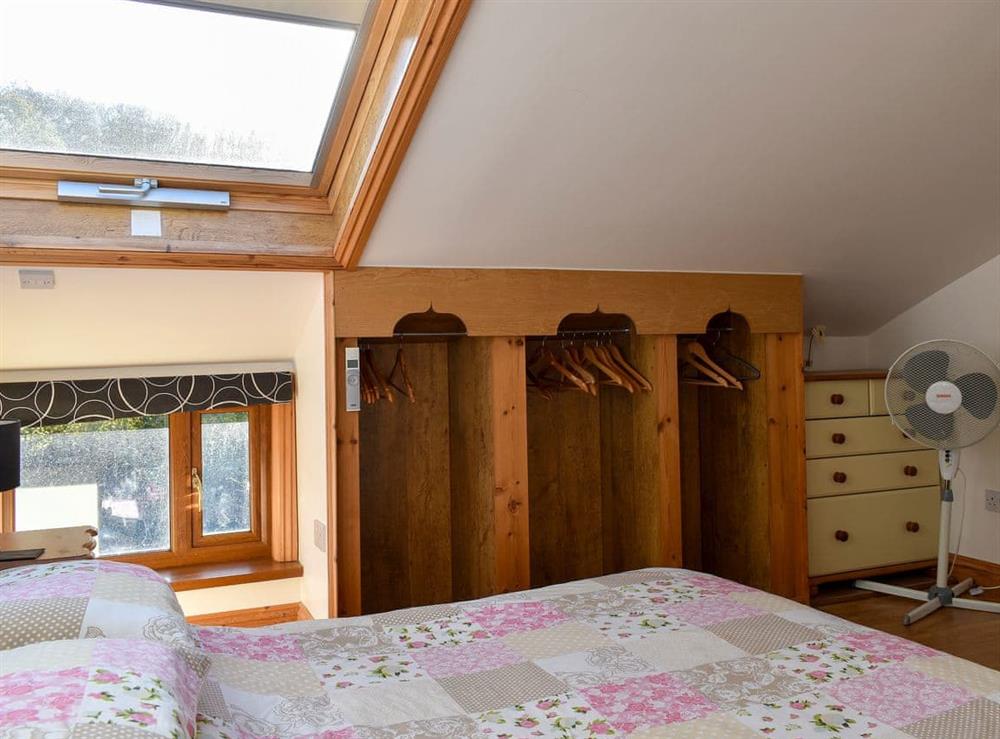 Comfortable double bedroom with en-suite (photo 2) at The Lodge at Crockwell Park in Kingskerswell, Devon