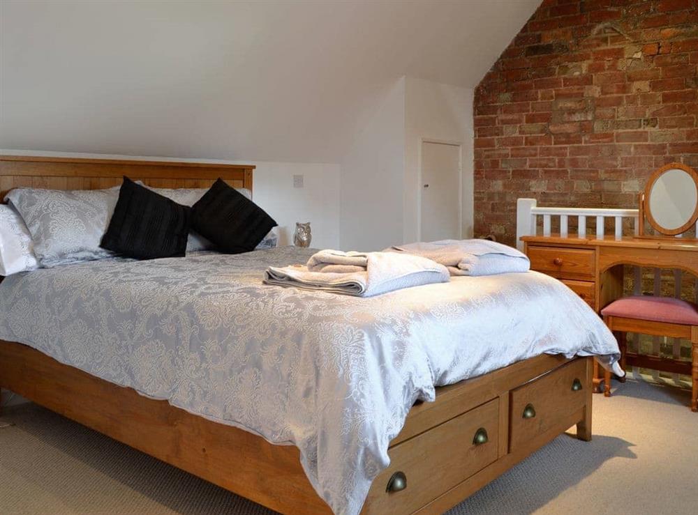 Double bedroom at The Lodge at the Granary in Lower Stanley near Winchcombe, Gloucestershire