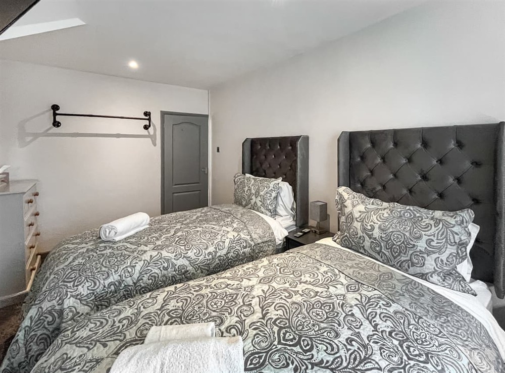 Twin bedroom (photo 2) at The Lodge at Winchelsea in Winchelsea, East Sussex