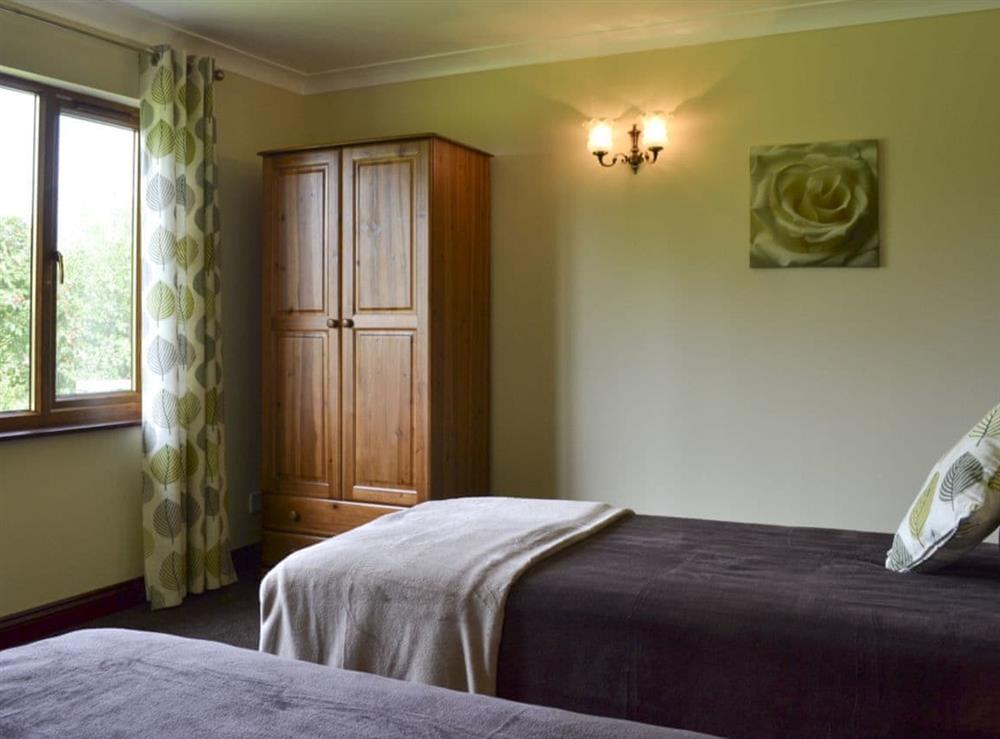 Charming bedroom with twin beds at The Lodge in Brandesburton, near Driffield, North Humberside