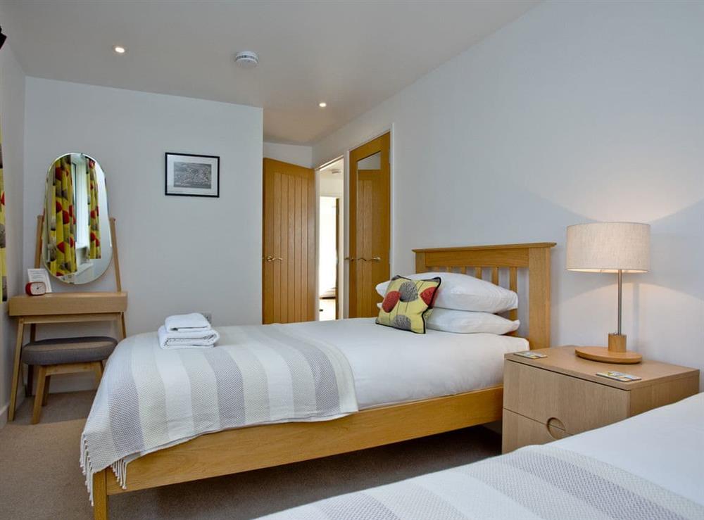 Twin bedroom (photo 2) at The Lodge in Fowey, Cornwall