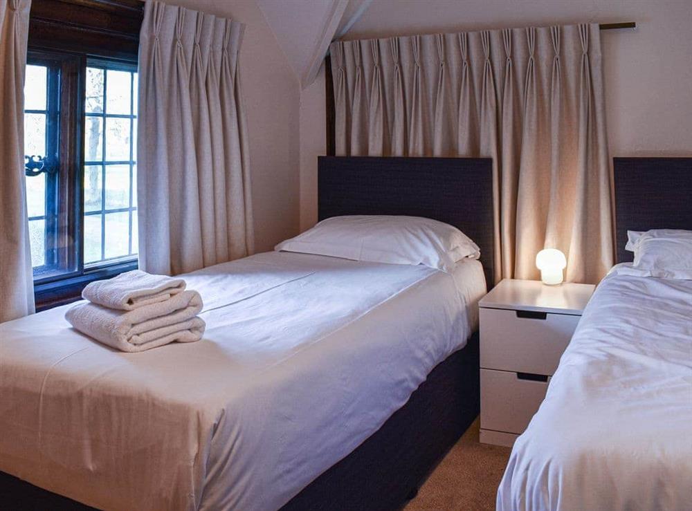 Twin bedroom at The Lodge in Madingley, Cambridgeshire