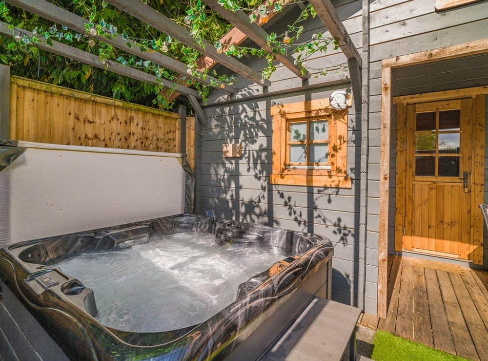 Hot tub at The Lodge in Ringwood, New Forest, Hampshire