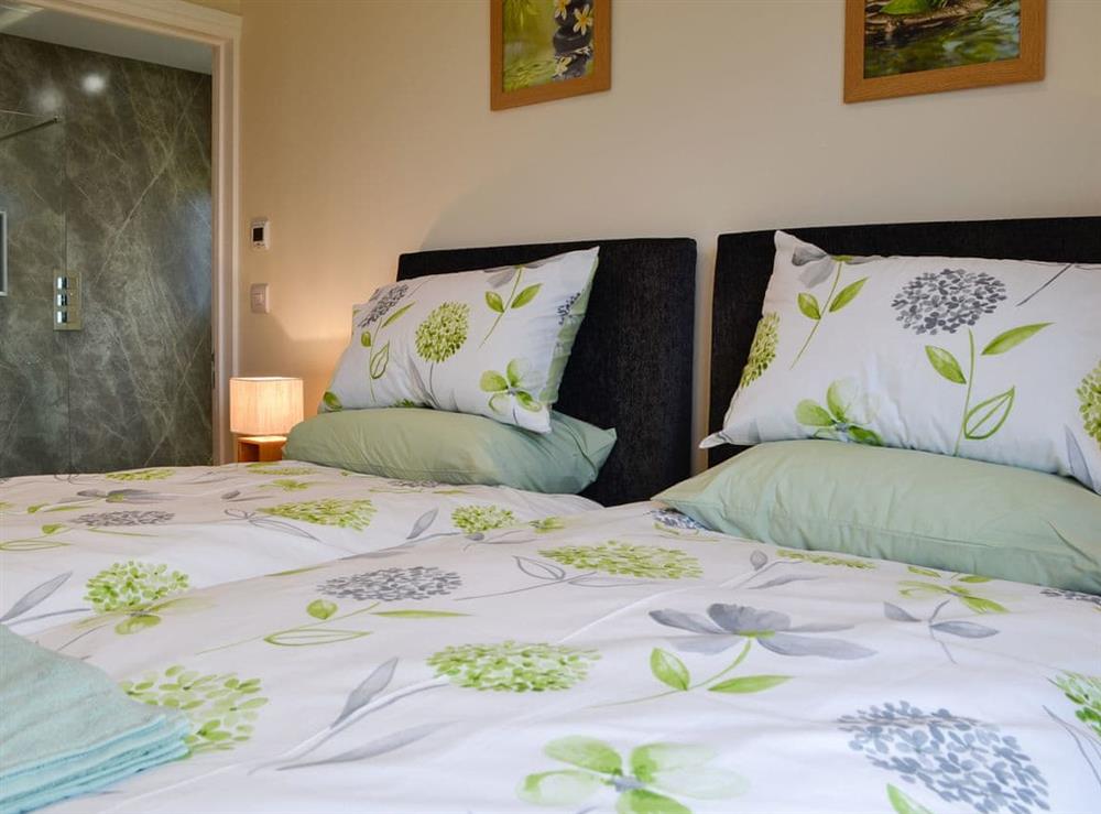 Luxurious bedroom with en-suite at Sweet Meadow Lodge, 