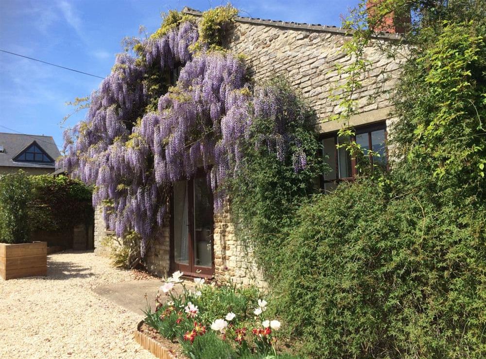 Wysteria-clad holiday cottage in the heart of England