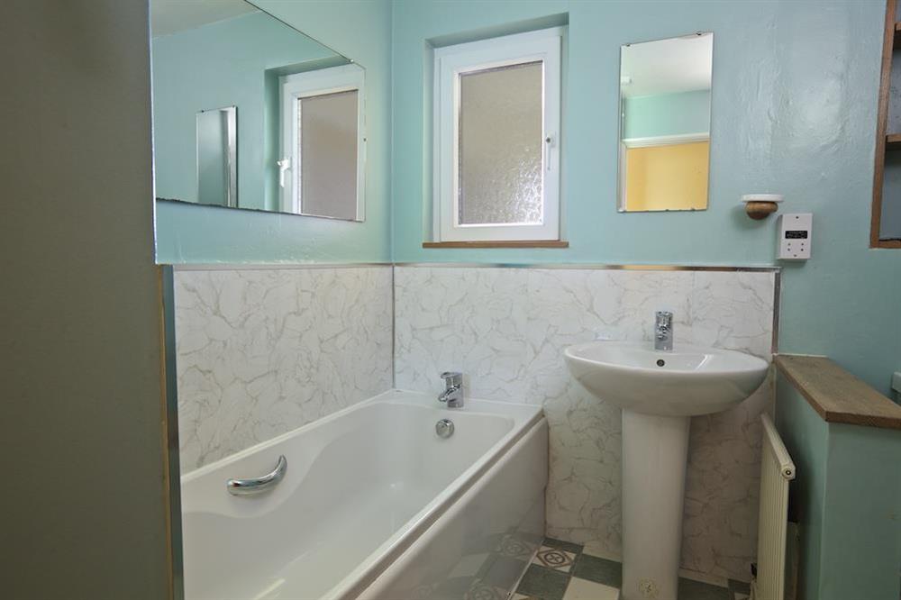 Family bathroom with bath and shower at The Look Out in Hope Cove, Nr Kingsbridge