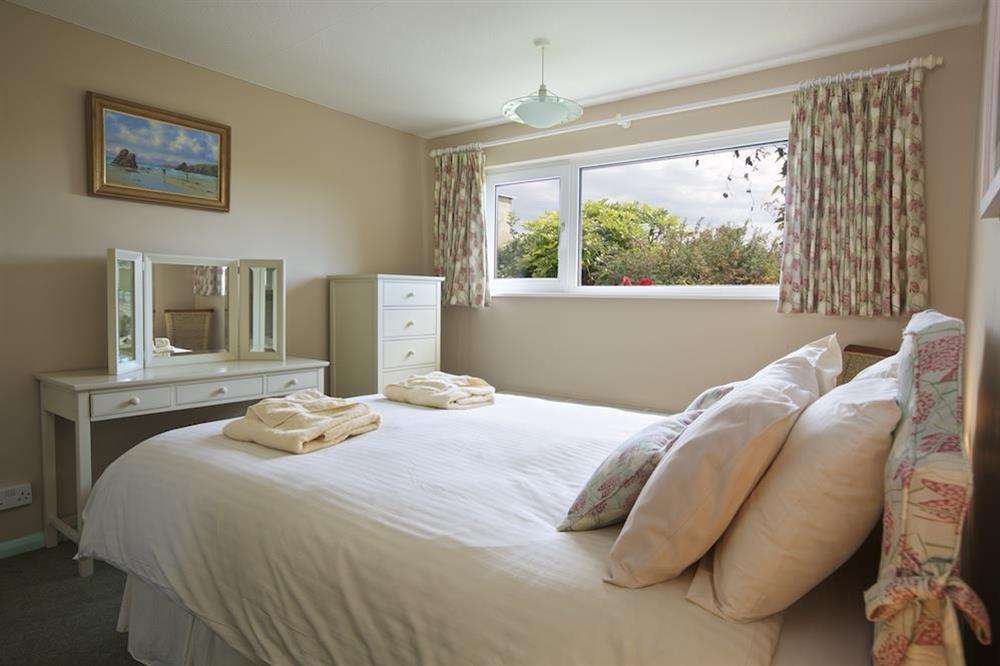 Master bedroom with en suite at The Look Out in Hope Cove, Nr Kingsbridge
