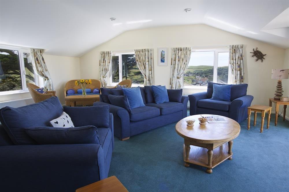 Spacious living room at The Look Out in Hope Cove, Nr Kingsbridge