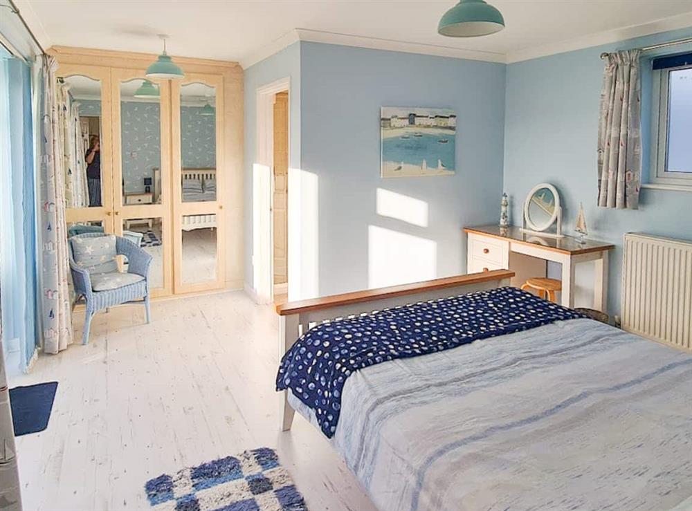 Double bedroom (photo 3) at The Look Out in Penzance, Cornwall