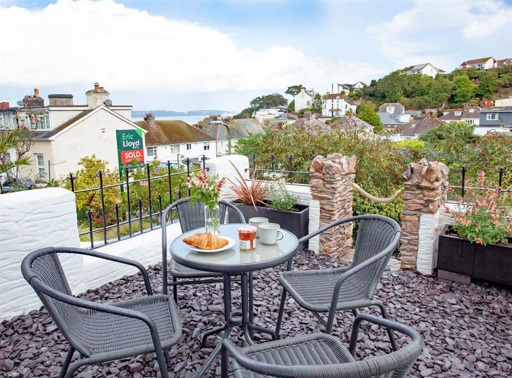 Sitting-out-area at The Lookout 43 in Brixham, Devon