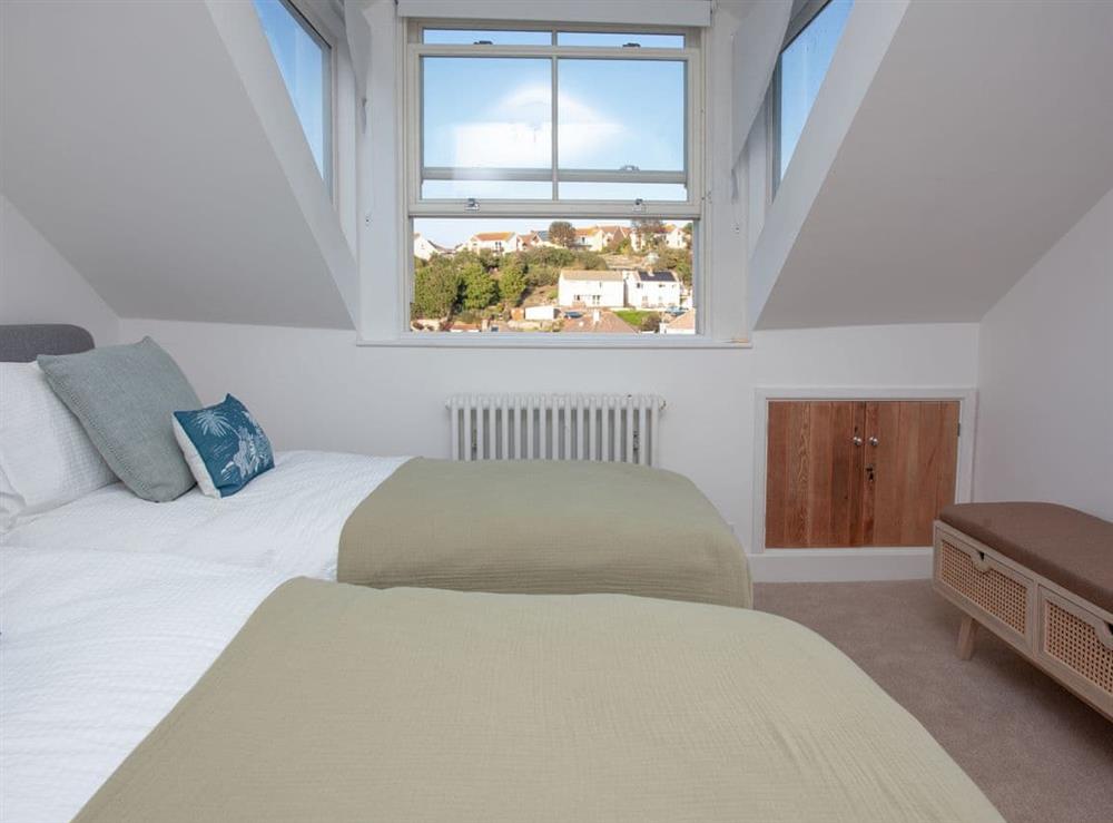 Twin bedroom (photo 3) at The Lookout 43 in Brixham, Devon