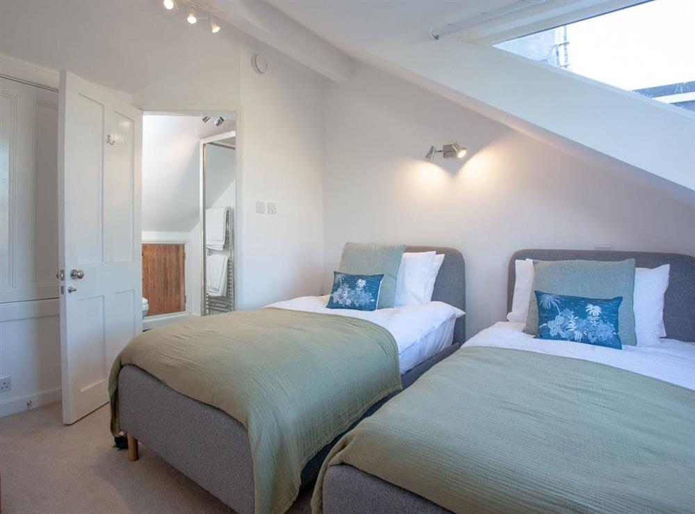 Twin bedroom (photo 4) at The Lookout 43 in Brixham, Devon