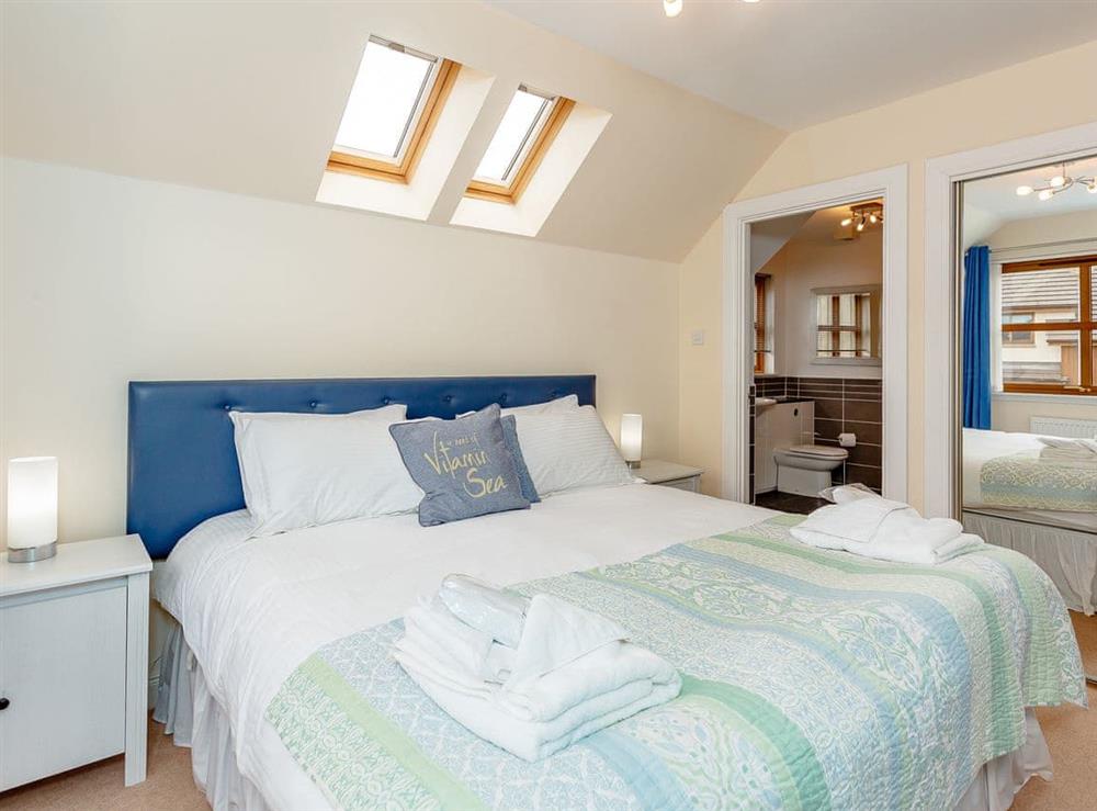Double bedroom with en-suite (photo 4) at The Lookout in Aviemore, Highlands, Inverness-Shire