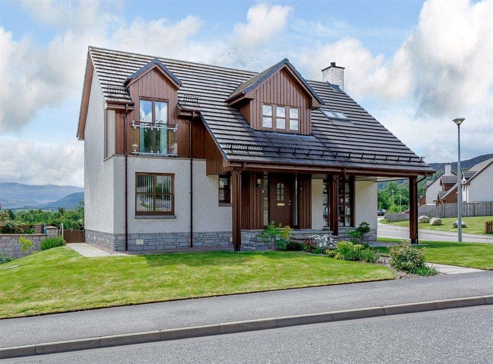 Well appointed holiday home surrounded by magnificent scenery at The Lookout in Aviemore, Highlands, Inverness-Shire
