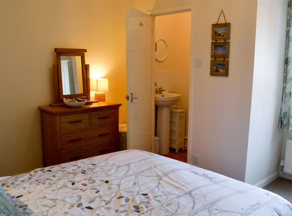 Double bedroom with en-suite at The Lookout in Cromer, Norfolk