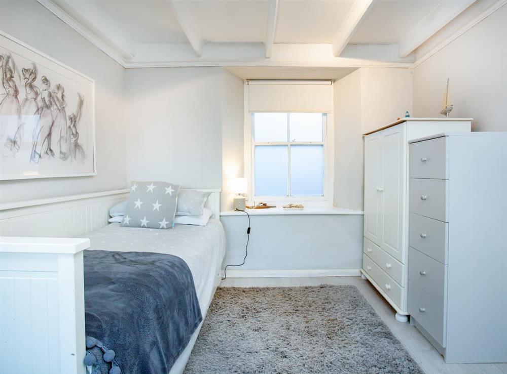 Single bedroom at The Lookout in Fowey, Cornwall