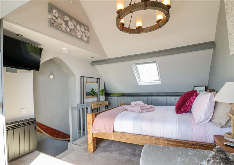 One of the 2 bedrooms (photo 3) at The Lookout, Llanaber