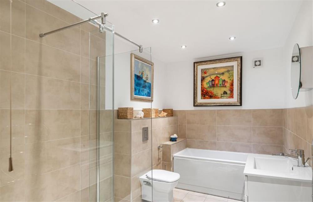 Family bathroom, walk-in shower, bath, wash basin and WC at The Lookout, Portreath