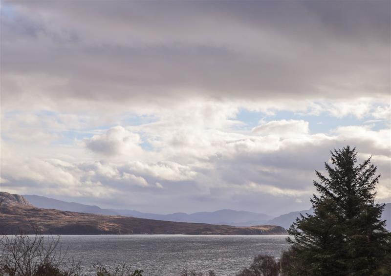 The setting (photo 2) at The Lookout, Saasaig near Broadford