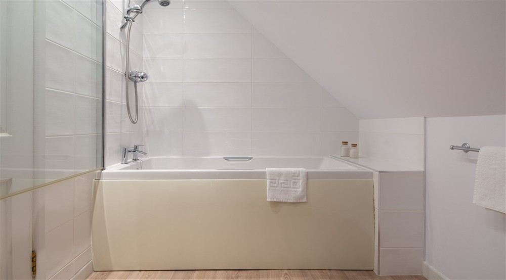 The bathroom at The Lugger in Boscastle, Cornwall