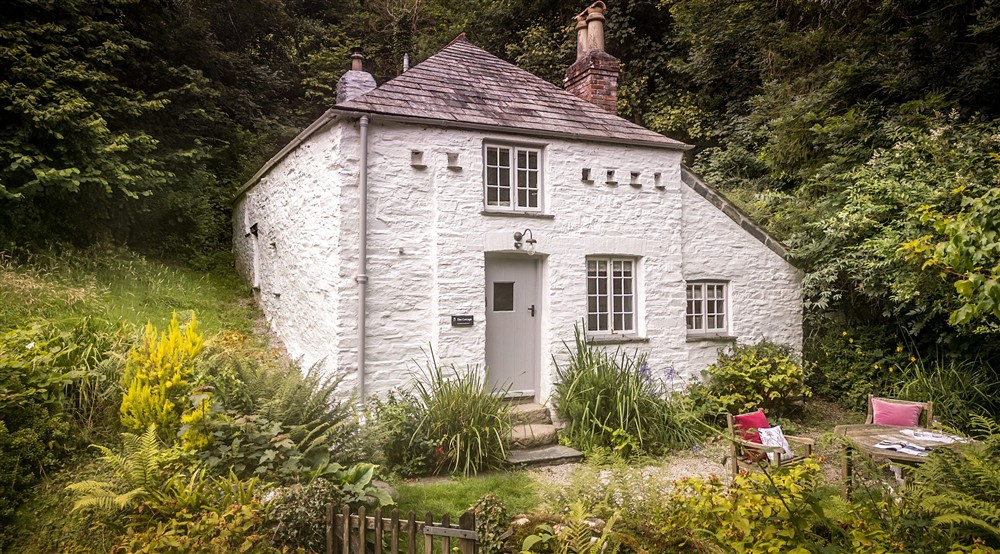 The exterior of Boscastle Elm Cottage, Cornwall at The Lugger in Boscastle, Cornwall