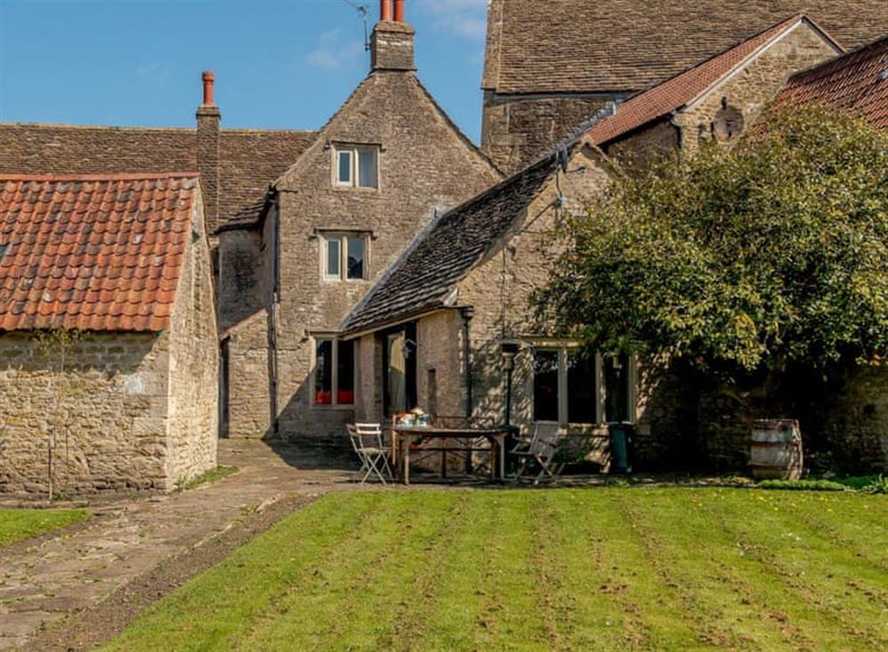 The Malthouse in Norton St Philip, near Frome, Somerset sleeps 14