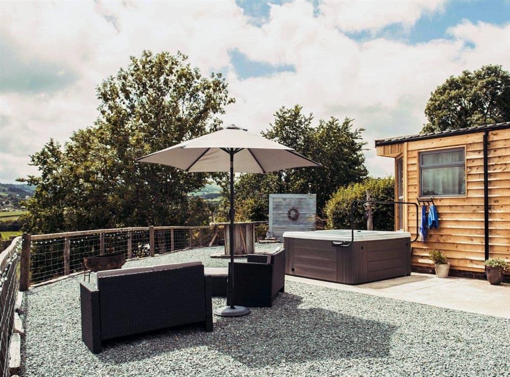 Outdoor area at The Mamgu Lodge in Mochdre, near Newtown, Powys