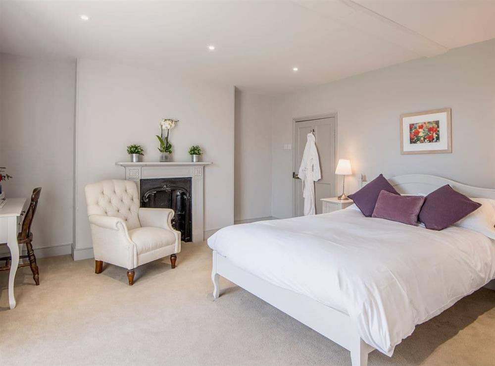 Double bedroom with en-suite at The Manor House in Syderstone, near Fakenham, Norfolk