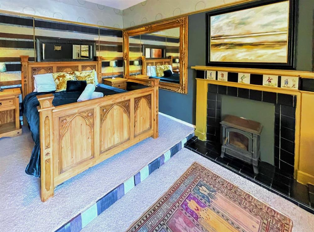 Double bedroom (photo 3) at The Mansion House at Kirkhill in Gorebridge, near Edinburgh, Midlothian