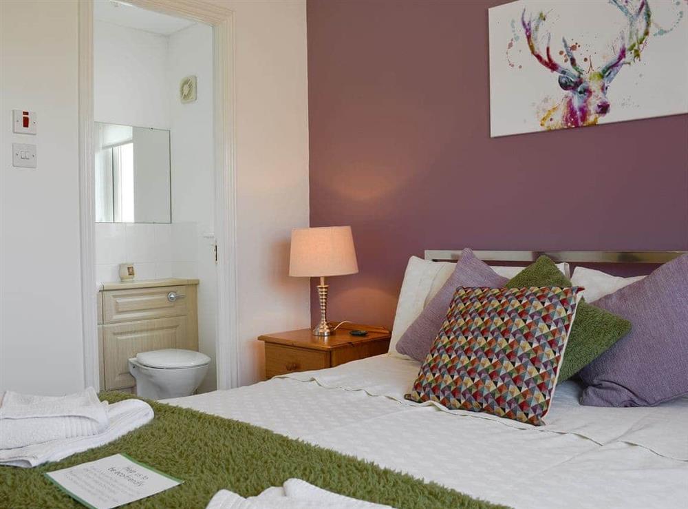 Double bedroom with en-suite at The Marches in Anstruther, Fife