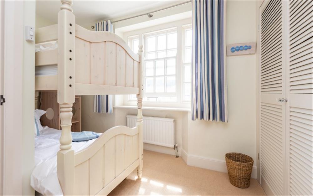 Second bedroom with bunkbeds at The Mariner's Cottage in Salcombe