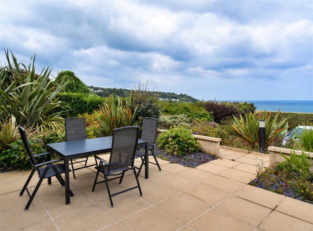 Sitting-out-area at The Mariner’s Hideaway in St Ives, Cornwall