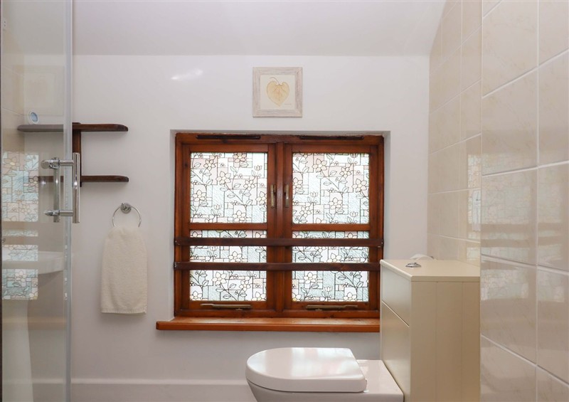 The bathroom at The Milking Shippon at Thorne, Langtree near Great Torrington