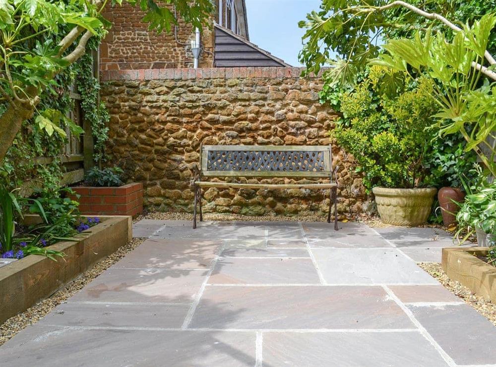 Relaxing paved courtyard garden at The Mistress House in Hunstanton, Norfolk