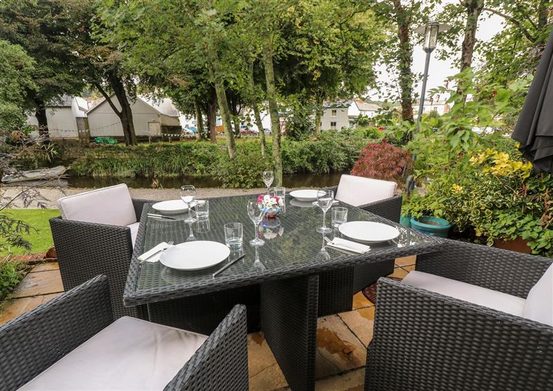 The patio at The Moorings, Lostwithiel