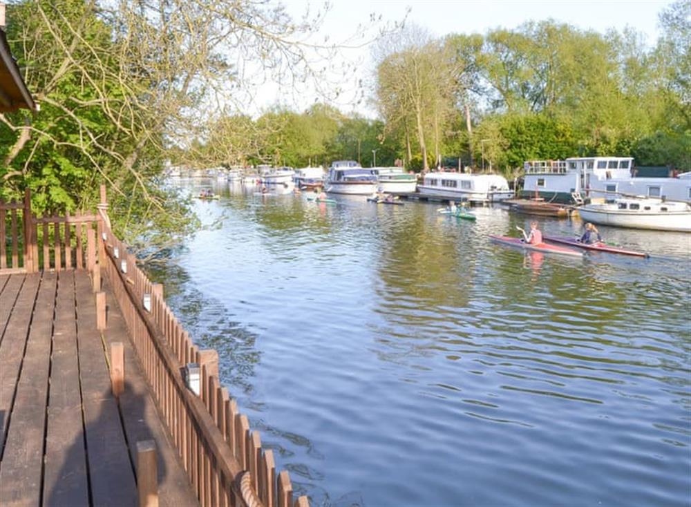 The Moorings in Thorpe St Andrew, near Norwich, Norfolk sleeps 2