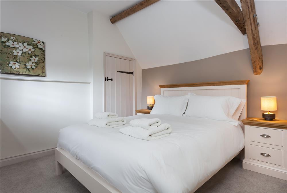 Bedroom two with a 5’ king-size bed at The Nook, Guiting Power