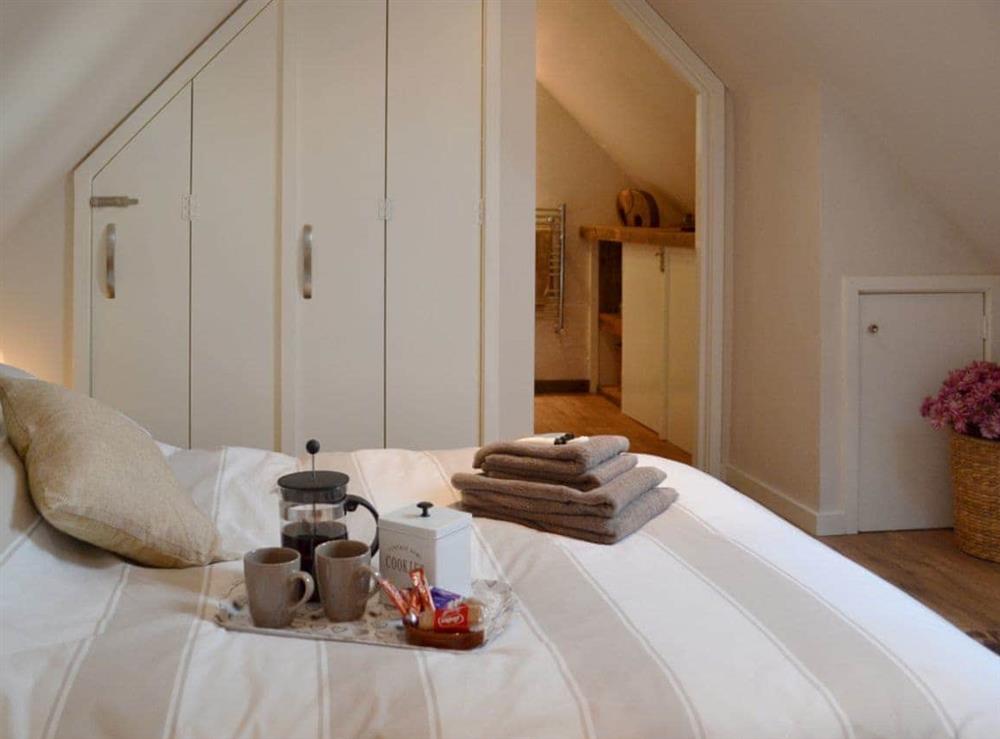 Comfy double bedroom with en-suite at The Nook in Westfield, near Battle, East Sussex
