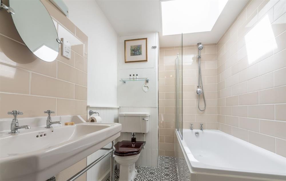 En-suite bathroom for bedroom five with shower over the bath at The Normans, Wells-next-the-Sea