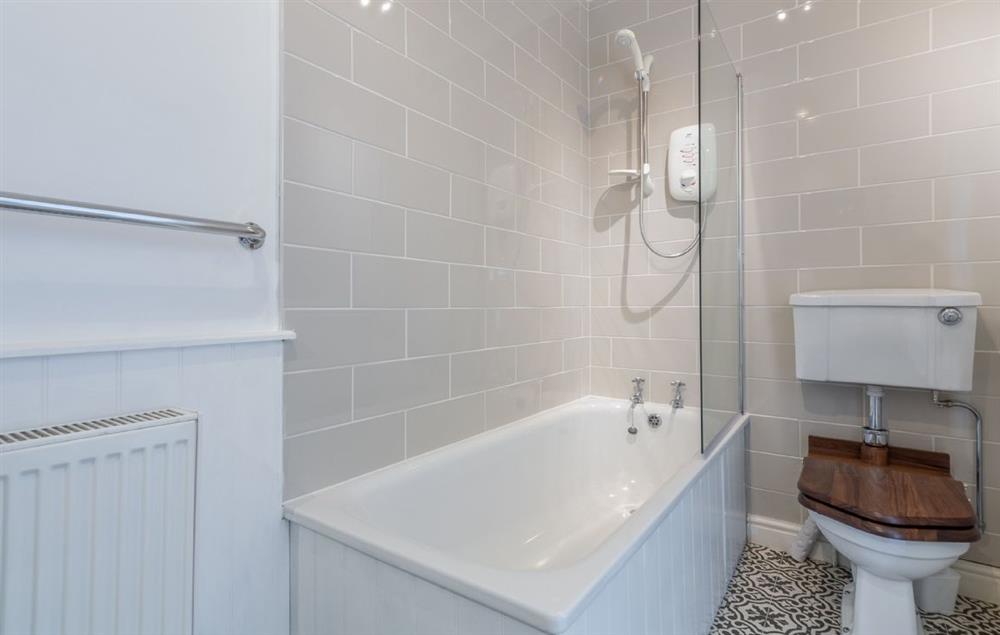 En-suite bathroom for bedroom three with shower over the bath at The Normans, Wells-next-the-Sea