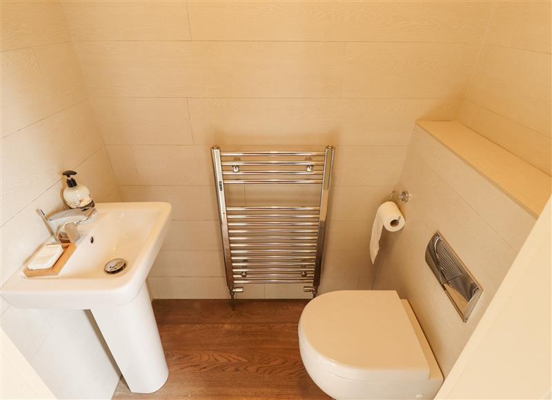 The bathroom at The Old Barn, Caenby