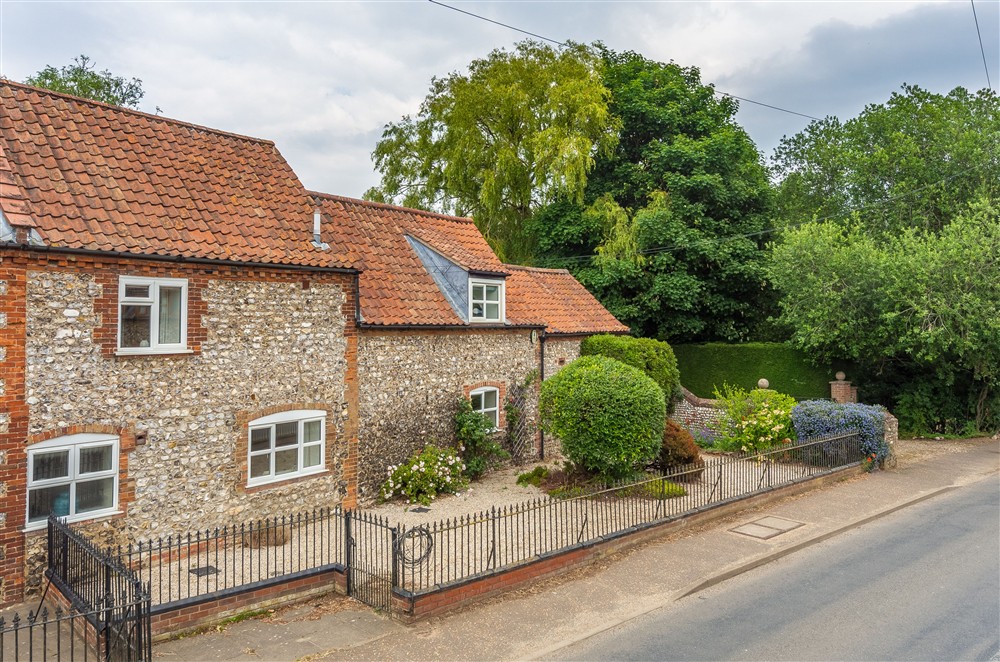 Only a ten minute drive to the beautiful beach at Brancaster at The Old Butcher's Shop, Docking